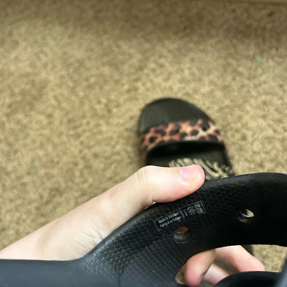 Crocs Unisex Classic Animal Remix Two-Strap Slide Sandals Women's 10 Men's 8 Blk - Picture 10 of 10